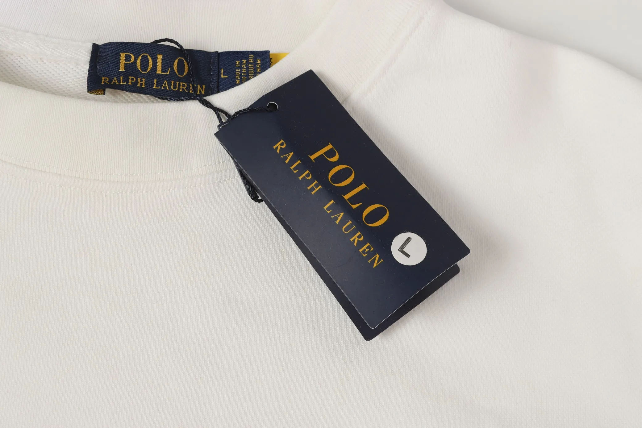 P200 Long-term stock] RalphLauren/Ralph Lauren 2025 autumn and winter new bear letter print 420g heavy large terry sweatshirt Ralph Lauren's age-reducing item, the coat fabric is made of 85% cotton ➕15% polyester, which not only retains the softness, comfort and breathability of cotton, but also adds the wear resistance and wrinkle resistance of polyester fiber, making the clothes more durable and easy to care for. Even in slightly cooler weather, you won't feel stuffy when wearing it. This kind of fabric has a natural crisp feel and is not easy to pill or deform. The bear on the chest is printed with English letters. It is full of color, full of three-dimensionality, and lifelike, adding a bit of liveliness and interest to the whole sweatshirt. There is no pressure to dress, regardless of age or gender. Complete accessories! Color: black, white, navy blue, light floral gray Size: M-L-XL-XXL
